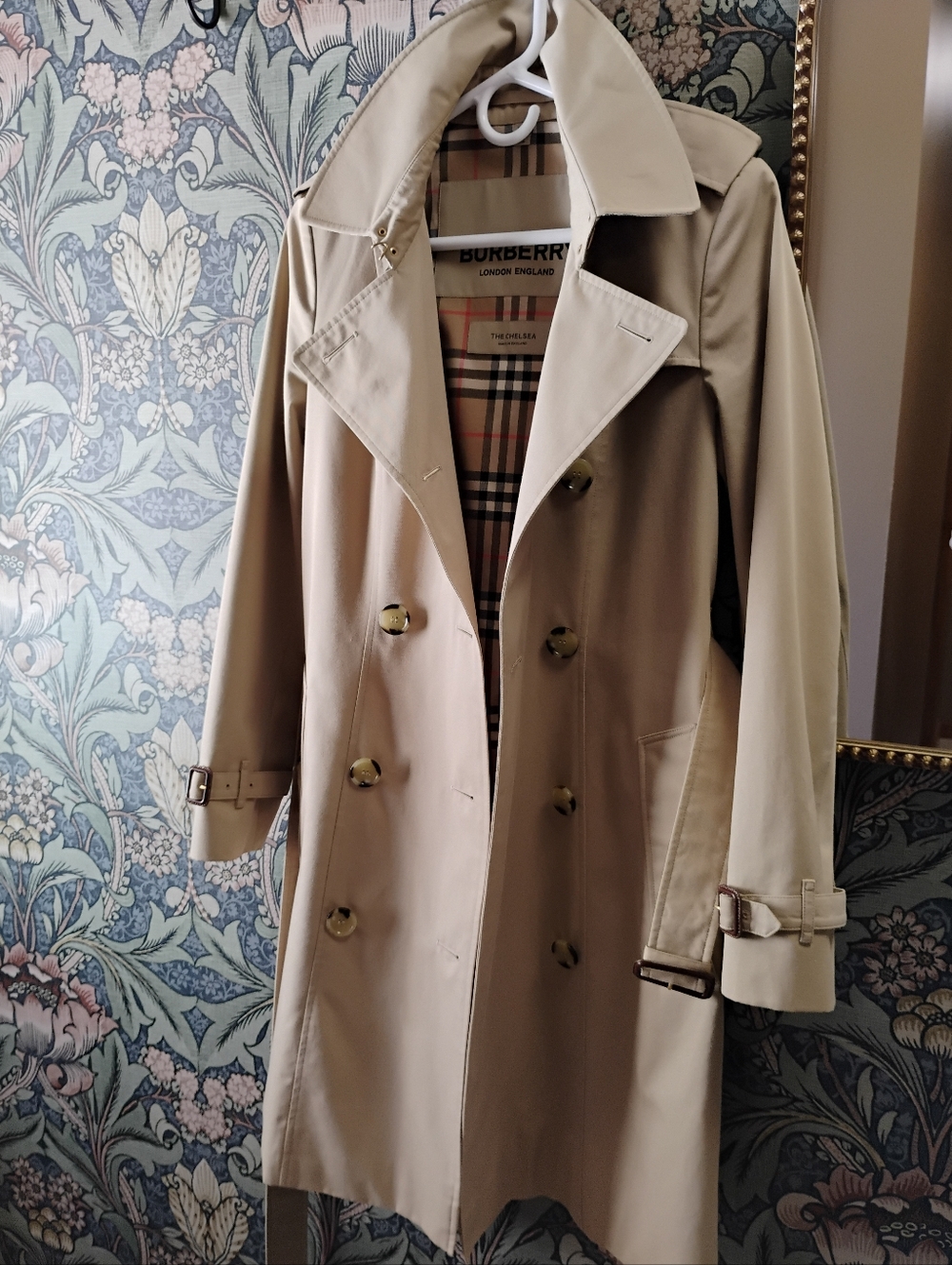 Burberry Beige Double-Breasted Trench Coat,  Mid length, Chelsea Size US 6